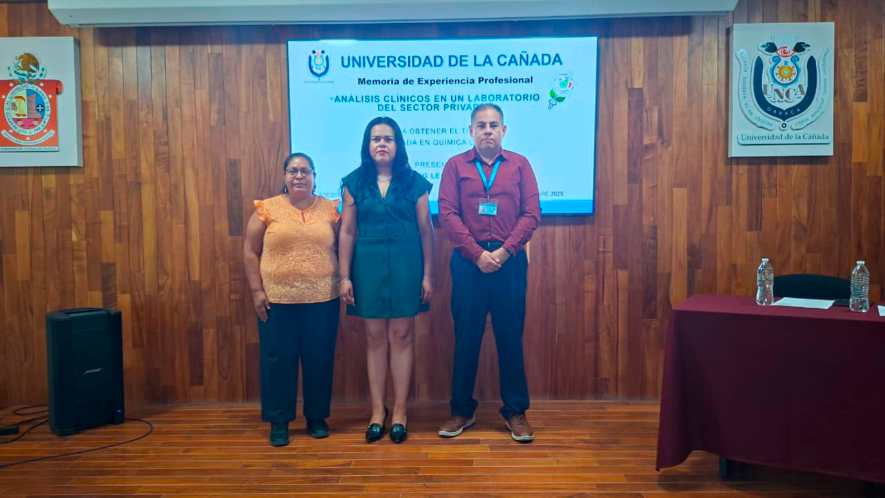 Yueling León Mora y profesores.