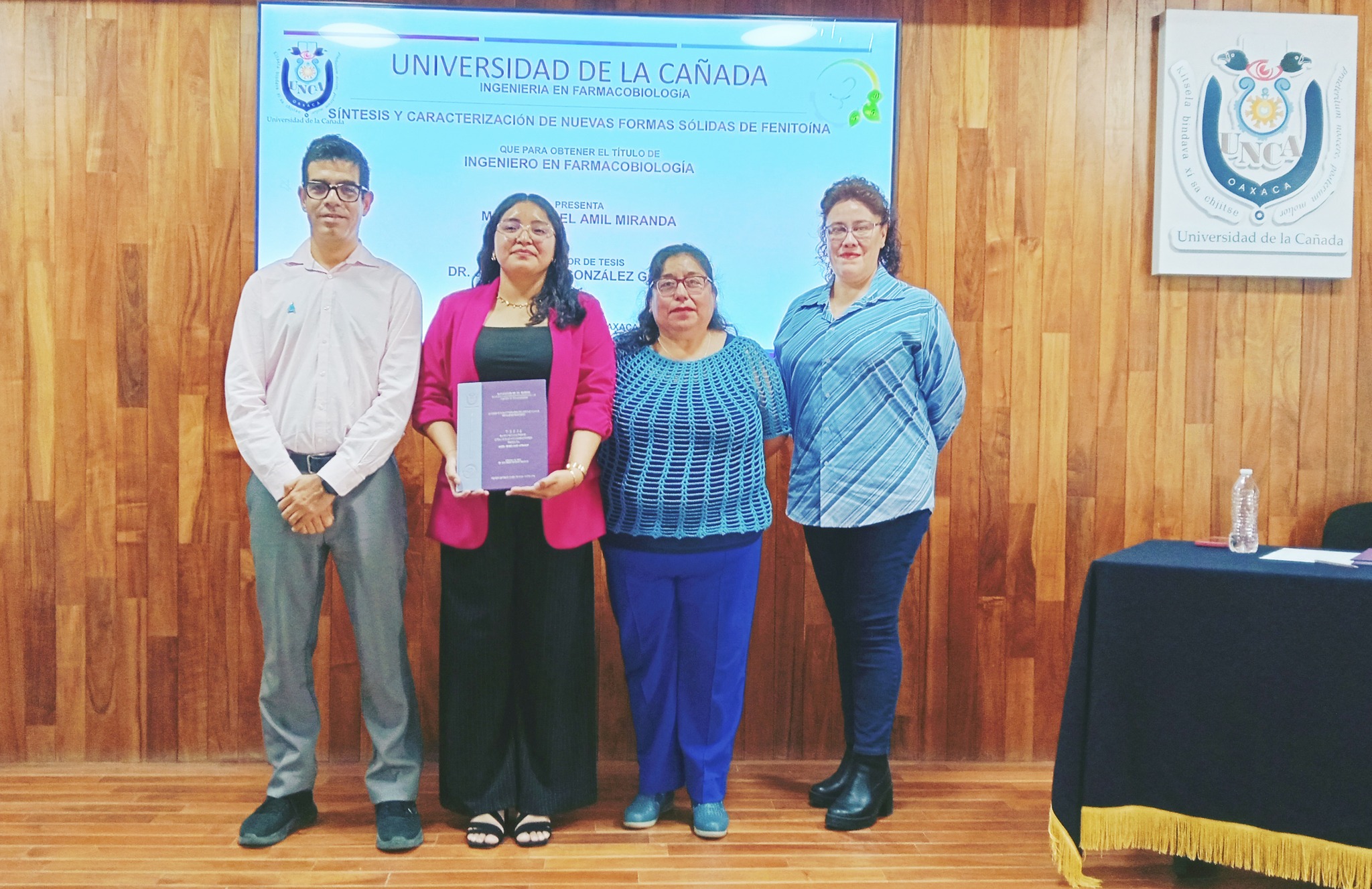 María Isabel Amil Miranda y profesores.